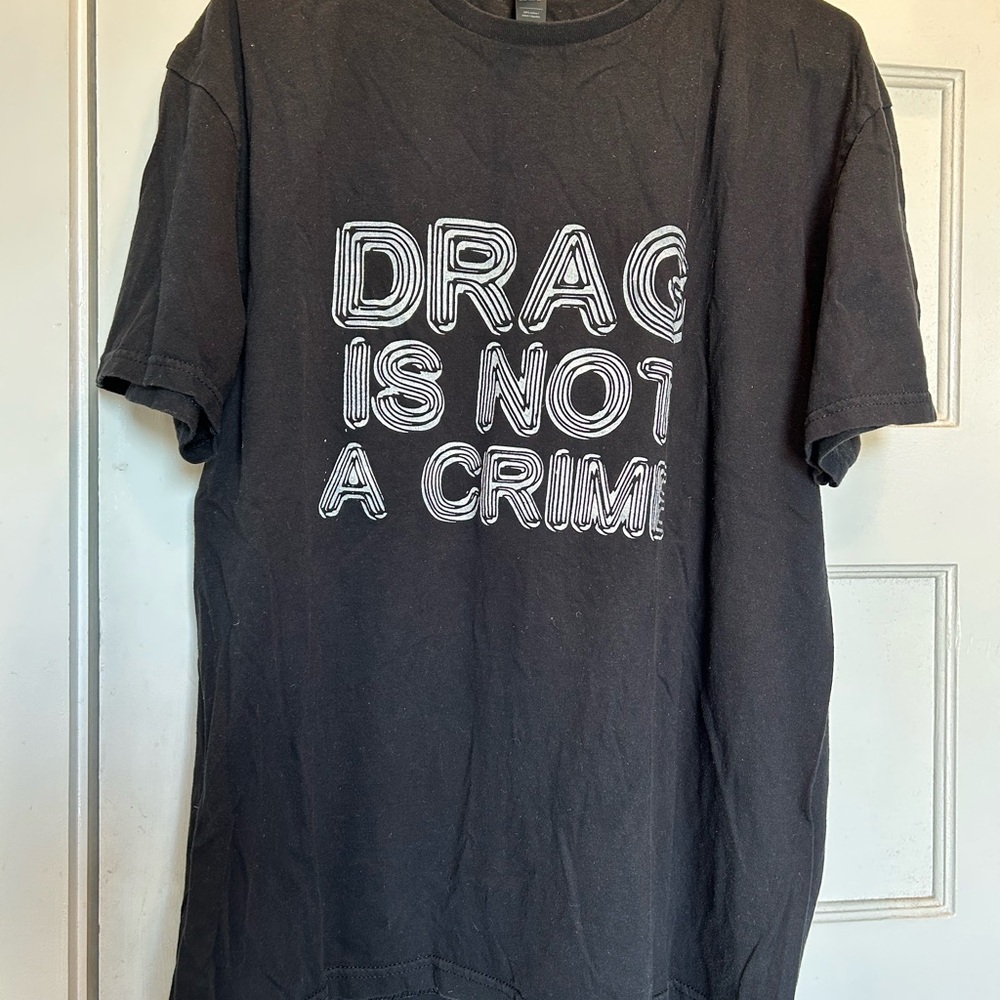 Black Graphic T-Shirt men’s xl